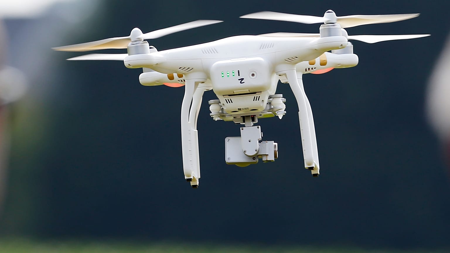 EE.UU. impone aranceles de hasta el 100% a los drones importados