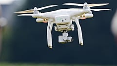EE.UU. impone aranceles de hasta el 100% a los drones importados
