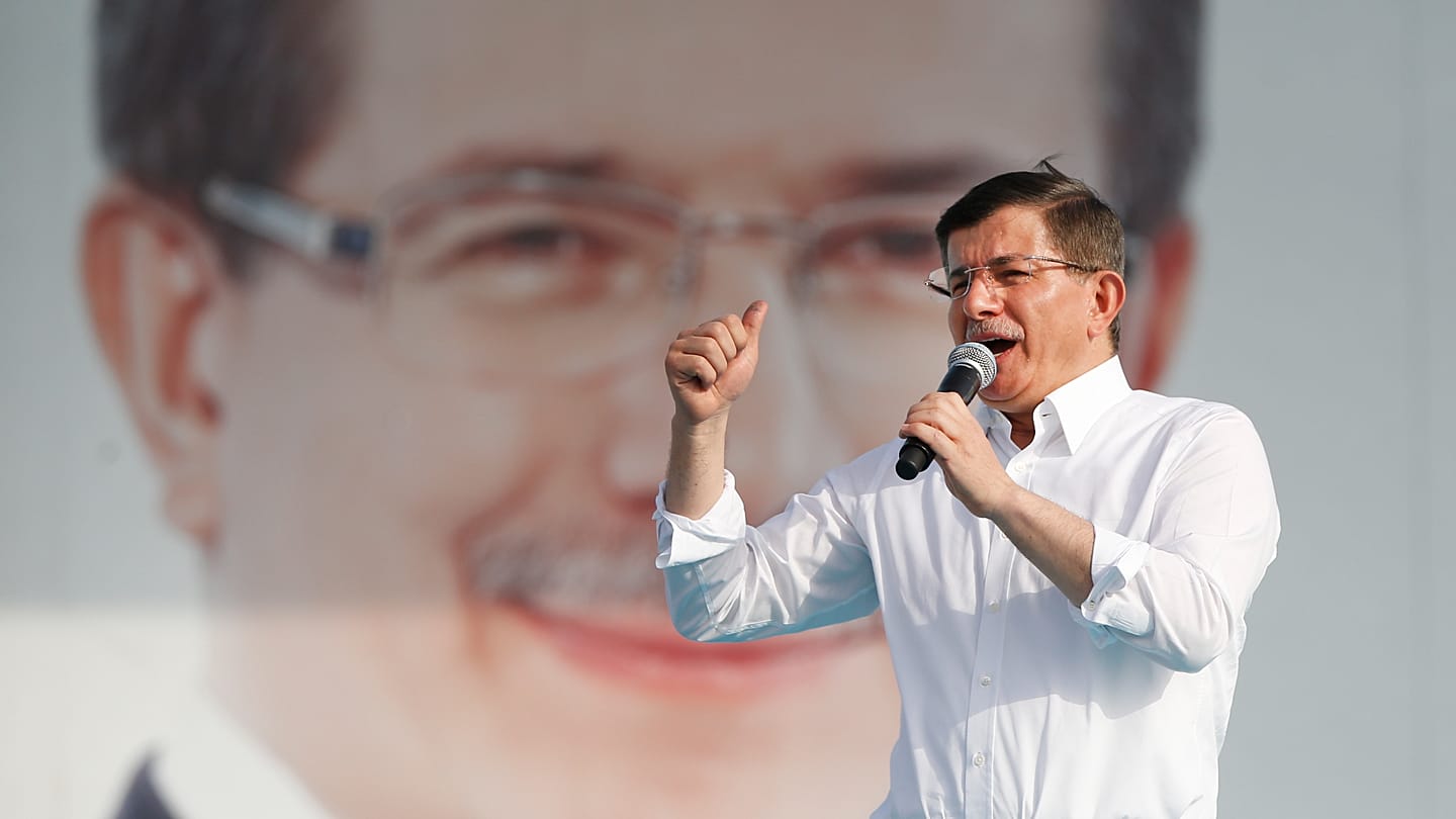 Eski Başbakan Davutoğlu hakkında 'Cumhurbaşkanı'na hakaret' soruşturması