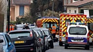 Image d'illustration : des ambulances et des véhicules de police garés dans une rue de Toulouse le mercredi 21 mars 2012.