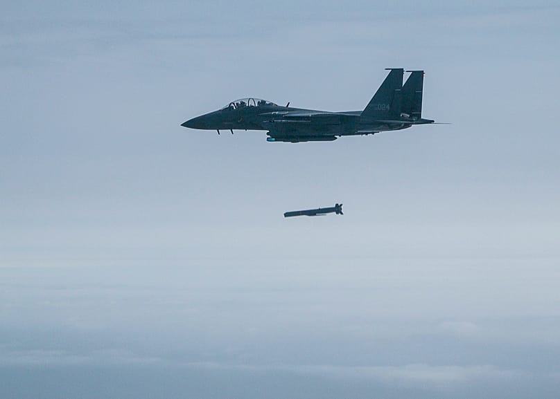 تصویر آرشیوی از شلیک موشک SLAM-ER از جنگنده F-15K کره جنوبی