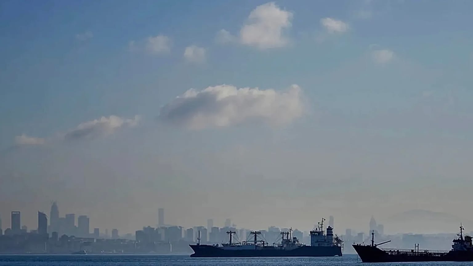 ARŞİV - Marmara Denizi'ne demirlemiş kargo gemileri