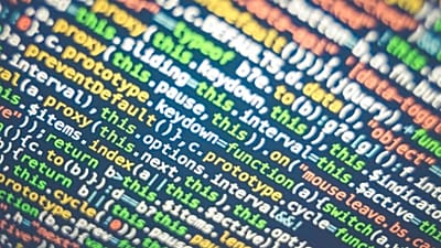 تصوير "تيلت شيفت" لرموز "HTML"