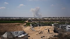 الجيش الإسرائيلي يهدم مباني شرق خان يونس، في جنوب قطاع غزة، يوم الجمعة 4 سبتمبر 2026.