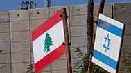 تُرفع الأعلام الإسرائيلية واللبنانية في موقع تذكاري عند الحدود مع لبنان في شمال إسرائيل