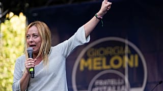 Giorgia Meloni interviene a un comizio in vista delle elezioni politiche del 25 settembre, ad Ancona, Italia, martedì 23 agosto 2022. (AP Photo/Domenico Stinellis, File)