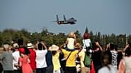 Πλήθος κόσμου παρακολουθεί τις αεροπορικές επιδείξεις στο αεροδρόμιο της Τανάγρας - φωτογραφία αρχείου
