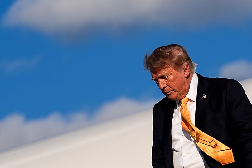 Le président Donald Trump descend d’Air Force One à l’aéroport de Morristown, vendredi 4 septembre 2026, à Morristown, dans le New Jersey.
