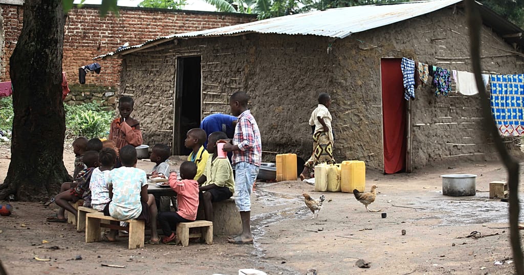 DRC: In Beni, displaced pygmy families survive far from their forest