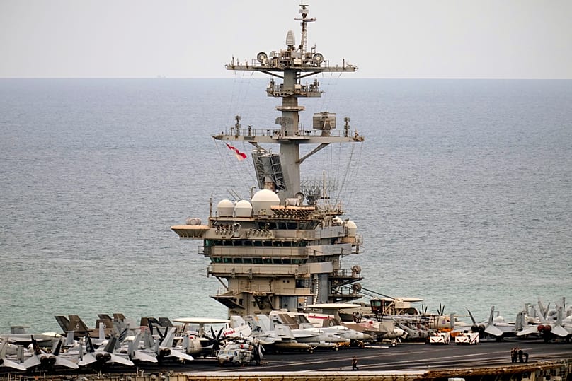 USS Abraham savaş gemisinin Laem Chabang limanına gelişi