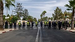 Φωτογραφία αρχείου: συλλαμβάνονται 21 Μαροκινοί για επίθεση με πέτρες σε στρατιωτικούς και σε μέλη της Guardia Civil στη Θέουτα.