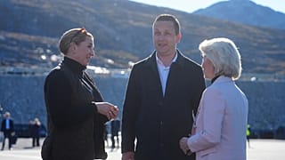 Denmark's Prime Minister Mette Frederiksen talks with Greenland's head of government Jens-Frederik Nielsen and European Commission President Ursula von der Leyen in Nuuk.