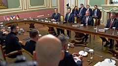 Συνάντηση Ζελένσκι με τους απεσταλμένους Τραμπ στο Κίεβο