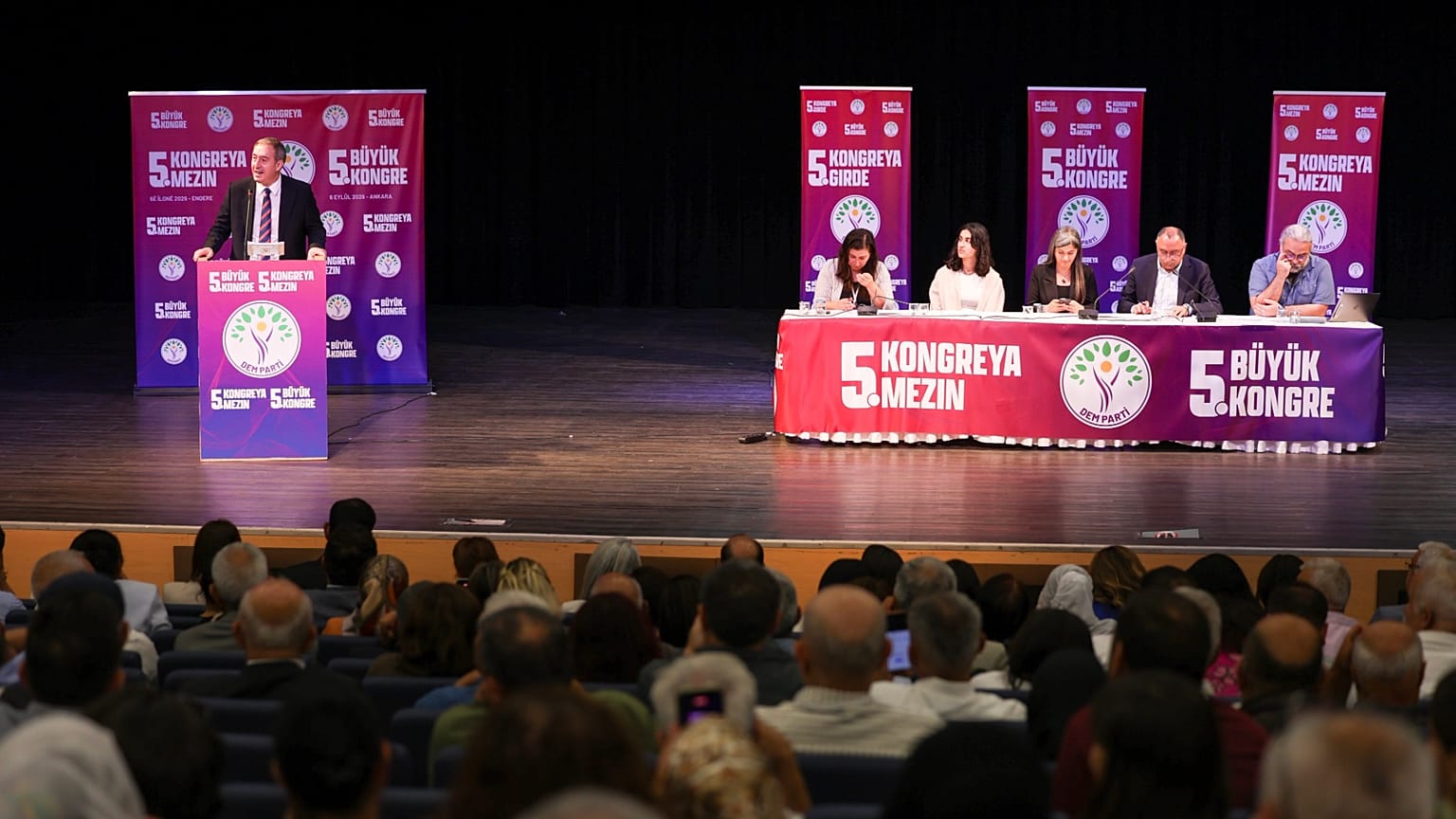 DEM Parti, 5. Olağan Kongresi'ni Ankara'daki Nazım Hikmet Kültür Merkezi'nde yaptı, 6 Eylül 2026.