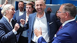 Πανηγυρισμοί στο εκλογικό κέντρο του AfD