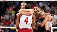 Zehra Güneş, Melisa Vargas'a sarılırken görüntüleniyor