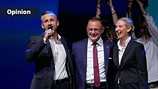 Spitzenkandidat Ulrich Siegmund (AfD) und die AfD-Bundessprecher Alice Weidel und Timo Chrupalla auf der Wahlparty der AfD, 6. September 2026