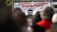 Πανό του συλλόγου συγγενών θυμάτων στο τραγικό σιδηροδρομικό δυστύχημα στα Τέμπτη (αρχείο)