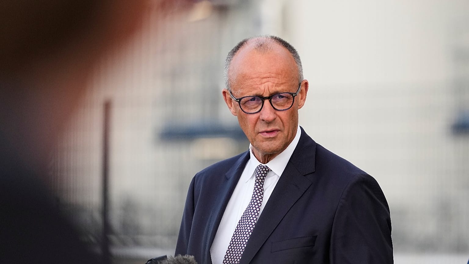 El canciller alemán y líder del partido Unión Demócrata Cristiana (CDU), Friedrich Merz, en Leuna, Alemania.