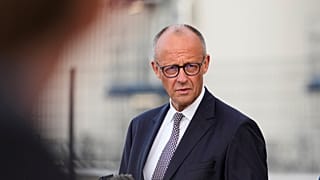 El canciller alemán y líder del partido Unión Demócrata Cristiana (CDU), Friedrich Merz, en Leuna, Alemania.