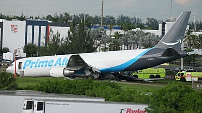 Un avión de carga de Amazon permanece en el Aeropuerto Internacional de Miami (MIA) tras salirse de la pista, el domingo seis de septiembre de 2026.