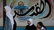 طلاب فلسطينيون يحتفلون باليوم الأول من العام الدراسي في مدرسة القصرة للبنات بقرية القصرة المحتلة بالضفة الغربية، الأحد 6 سبتمبر 2026.