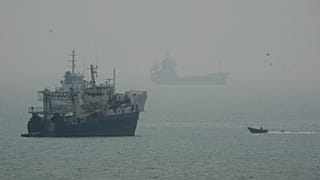 Tehran finalizing deal with Oman for temporary, safe route through Strait of Hormuz
