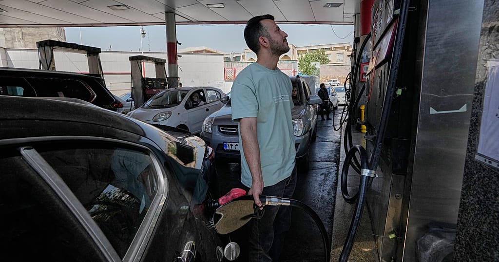 Iran : l’essence plus chère, un nouveau choc pour les ménages