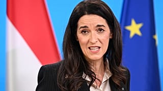 Minister spraw zagranicznych Węgier Anita Orban przemawia na wspólnej konferencji z szefem MSZ Niemiec Johannem Wadephulem w Berlinie, 10 czerwca 2026 r.