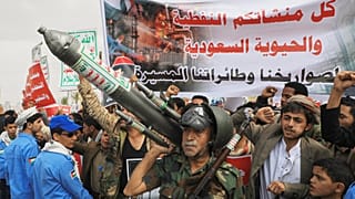 Les Houthis revendiquent une série d’attaques contre des installations saoudiennes