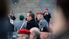 Minister obrony Boris Pistorius wita generała Carstena Breuera jako nowego inspektora generalnego Bundeswehry z wojskowymi honorami w Berlinie, 17.03.2023