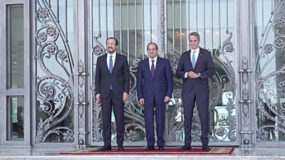 Ο Πρόεδρος της Κυπριακής Δημοκρατίας Νίκος Χριστοδουλίδης, ο Πρόεδρος της Αιγύπτου Αμπντέλ Φατάχ Αλ Σίσι και ο Πρωθυπουργός της Ελλάδας Κυριάκος Μητσοτάκης