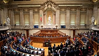 ARQUIVO (11.03.2025) Os deputados dos partidos da oposição preparam-se para votar contra uma moção de confiança no Governo no Parlamento português