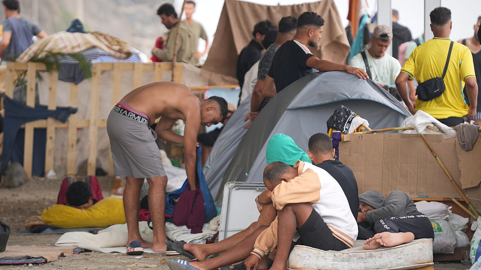 Inmigrantes en las calles de Ceuta