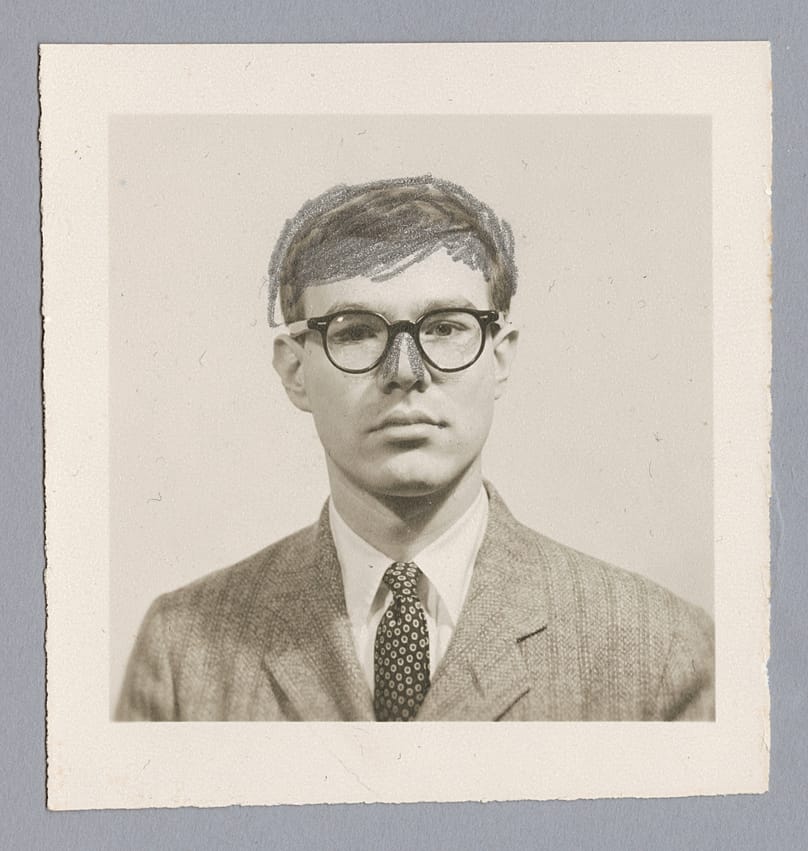 Andy Warhol (estadounidense, 1928-1987), Autorretrato (fotografía de pasaporte con nariz retocada), 1956.