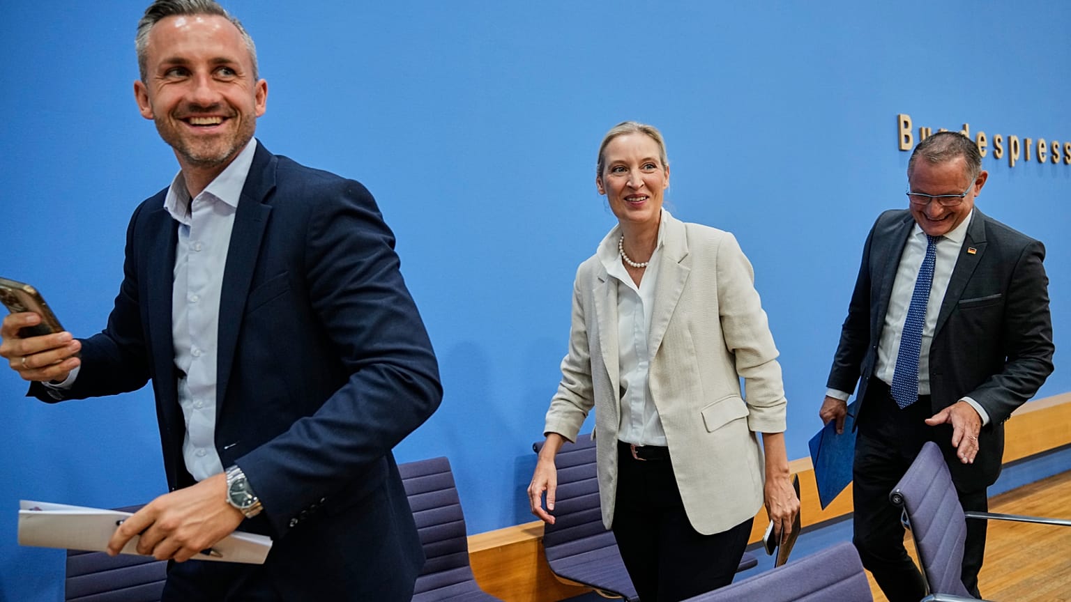 Ulrich Siegmund, Alice Weidel und Tino Chrupalla zeigten sich am Montag in der Bundespressekonferenz selbstbewusst.
