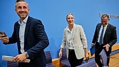 Ulrich Siegmund, Alice Weidel und Tino Chrupalla zeigten sich am Montag in der Bundespressekonferenz selbstbewusst.