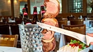 Churrasco brasileiro e cerveja fresca. São Paulo