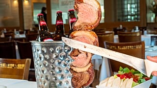 Churrasco brasileiro e cerveja fresca. São Paulo