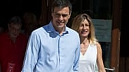 ARCHIVO: Begoña Gómez, junto a su marido, el presidente Pedro Sánchez, al salir de un colegio electoral en Madrid, el 25 de junio de 2016.