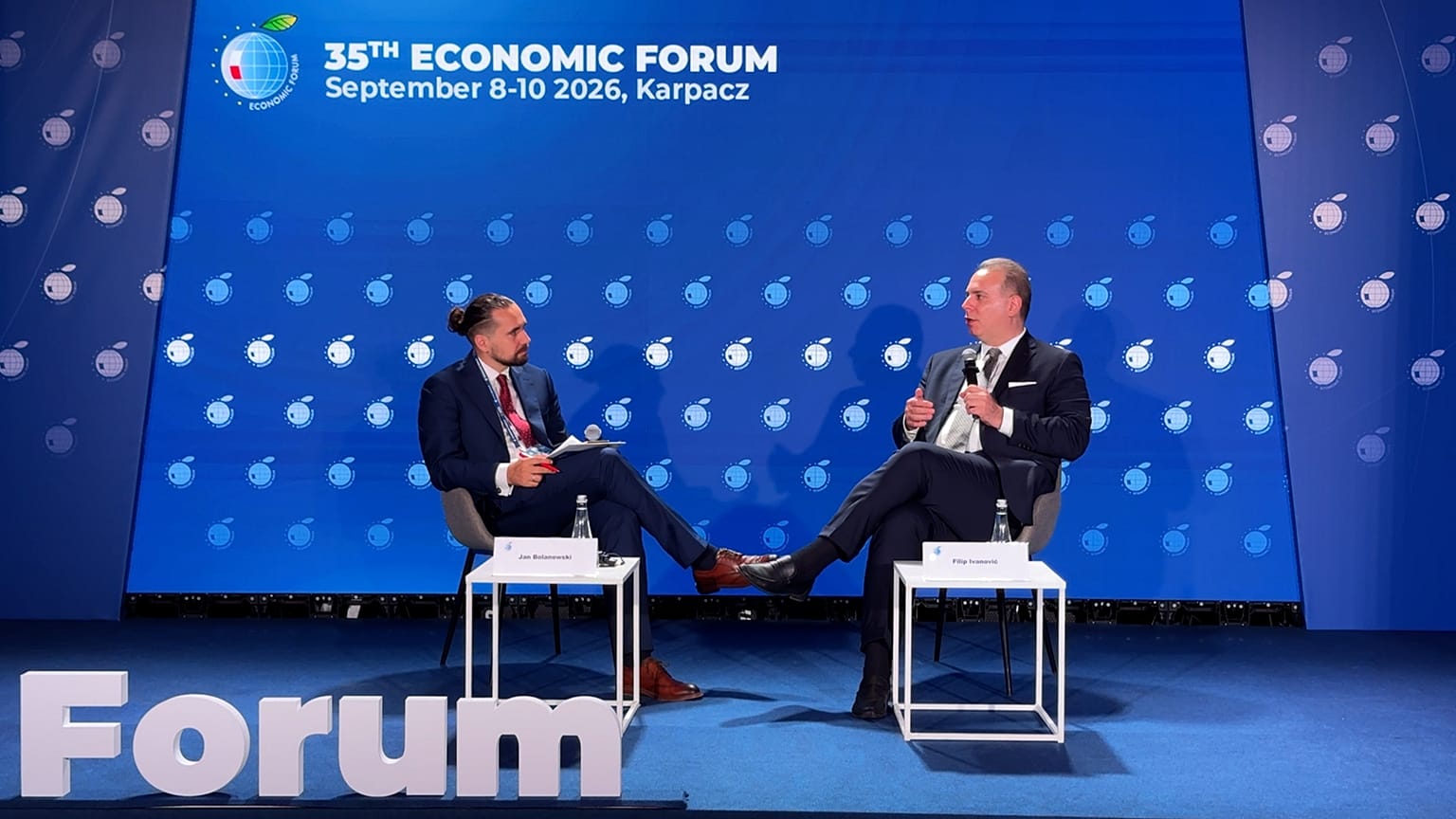 Jan Bolanowski z Euronews, i Filip Ivanović, wicepremier Czarnogóry podczas rozmowy na Forum Ekonomicznym w Karpaczu 2026 r.