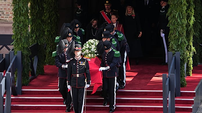 Norway bids final farewell to King Harald V as royals gather in Oslo Norways royal family, led by new King Haakon VIII, foreign royals, heads of state and dignitaries took part in the procession to Oslos Lutheran cathedral on foot.