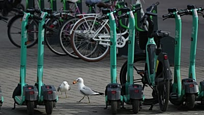 E-Scooter auf Gehwegen - an vielen Stellen ein Hindernis