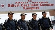 ARŞİV: Silivri cezaevinin girişinde kolluk kuvvetleri.  20 Temmuz 2009