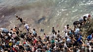 Des migrants tentent de franchir la frontière espagnole à Ceuta le 31 juillet 2026