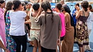 Unos inmigrantes que cruzaron la frontera de Ceuta con Marruecos en la barriada de El Príncipe. 
