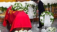 Królowa Norwegii Sonja skłania się nad trumną podczas ceremonii pogrzebowej króla Haralda V w katedrze w Oslo, w środę 9 września 2026 r.