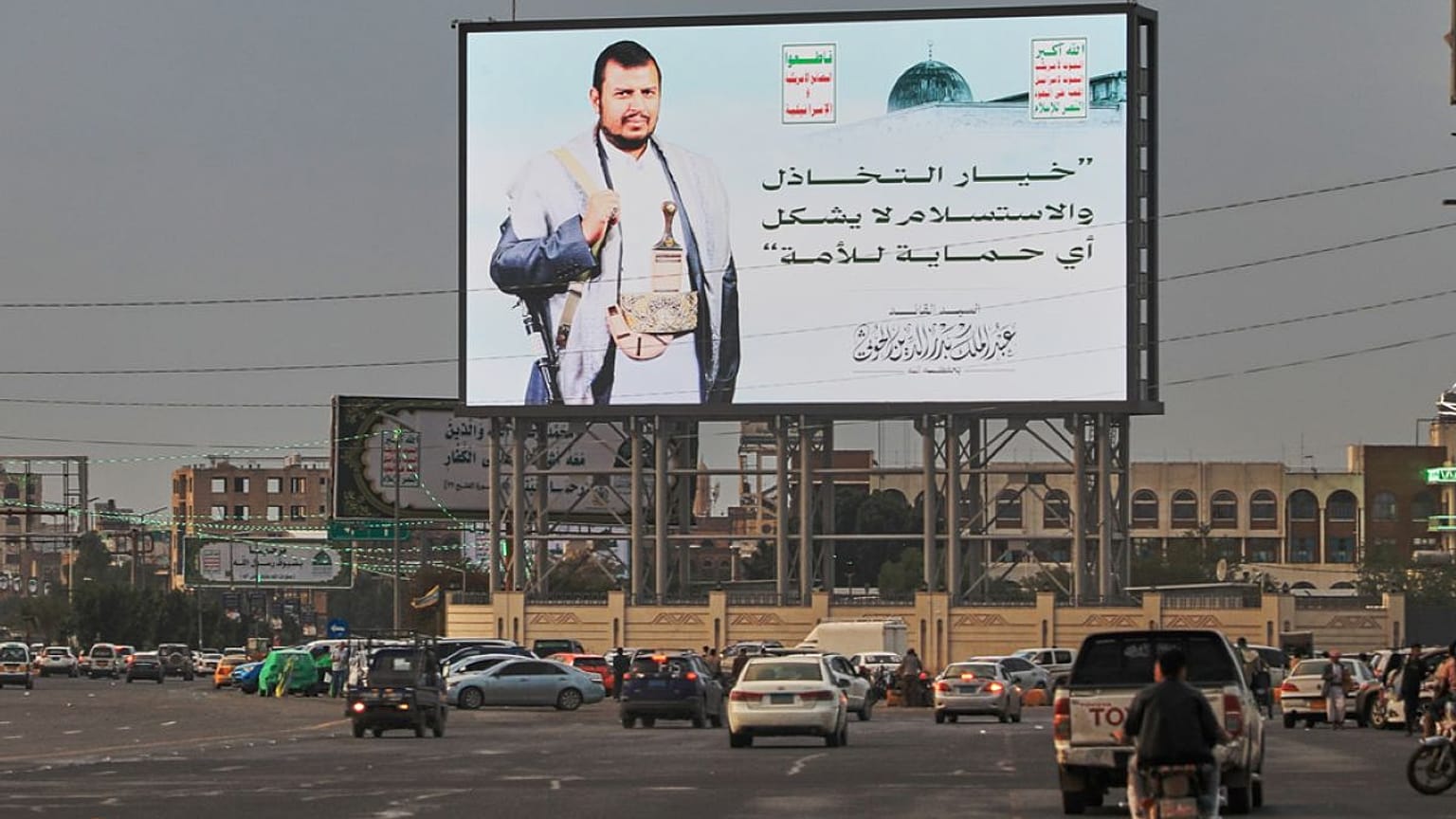 لوحة إعلانية تظهر زعيم الحوثيين عبد الملك الحوثي، في صنعاء، اليمن، يوم الثلاثاء، 18 أغسطس 2026.