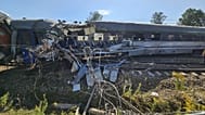Wykolejony po zderzeniu pociąg PKP Intercity 