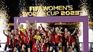 - Reprezentacja Hiszpanii świętuje z trofeum po zwycięstwie w finale piłkarskich mistrzostw świata kobiet z Anglią.